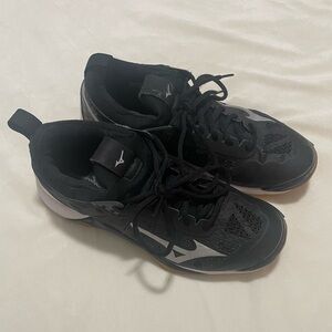 Mizuno Wave Momentum Volleyball shoes Size 9